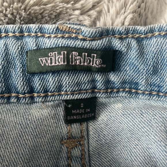 Wild Fable Distressed Light Wash 90s Style Mom Jeans Size 8 - Picture 4 of 5